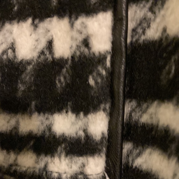 Black and White herringbone 3/4 jacket. - Picture 5 of 9